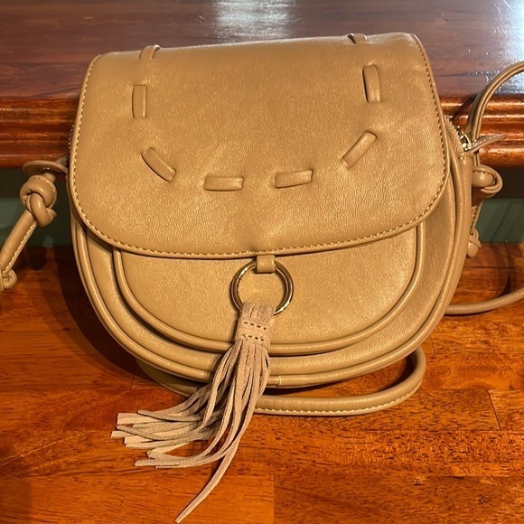 Lionel Handbags - Lionel Designer Crossbody purse with fringe accent in camel color